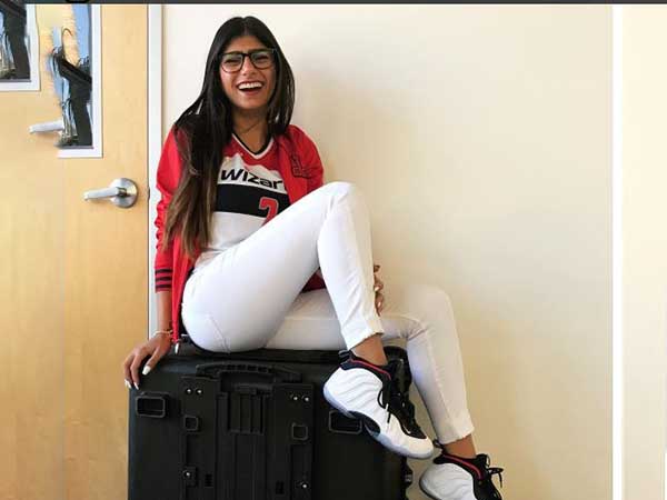 জনপ্রিয় পর্ন তারকা 