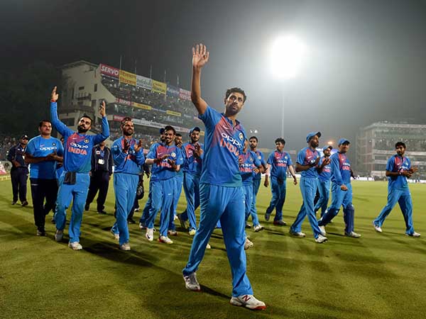 তাঁর চোখে কে সেরা তাঁর চোখে কে সেরা