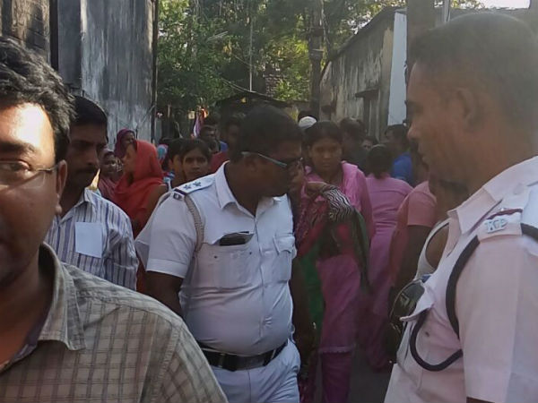 এলাকাবাসীর হাতে আটক অভিযুক্ত