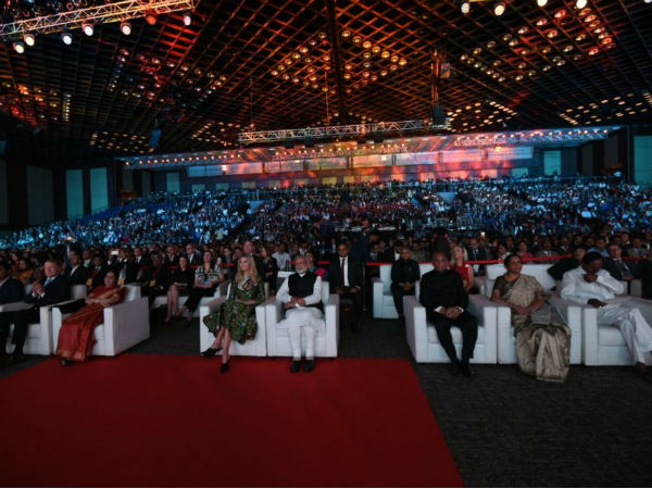 অনুষ্ঠানে হাজির নামী ব্যাক্তিত্বরা 