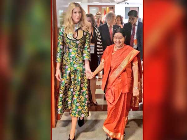 সামিটের ফাঁকে সুষমার সঙ্গে দেখা 