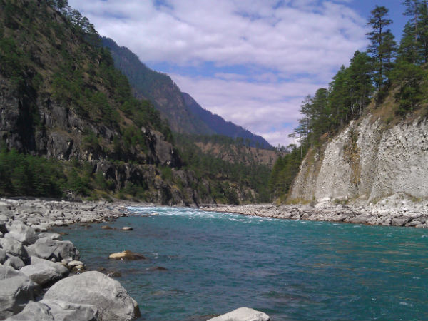 ব্যবহারের অযোগ্য নদীর জল 