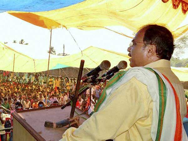 পঞ্চায়েত ‘গড়’ উদ্ধারে জোট-বার্তা অধীর চৌধুরীর পঞ্চায়েত ‘গড়’ উদ্ধারে জোট-বার্তা অধীর চৌধুরীর