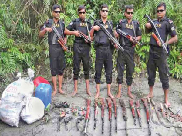 মুর্শিদাবাদে সীমান্তের কাছেই জঙ্গি ডেরা, নিরাপত্তা বাহিনীর অভিযানে মৃত ৩ 