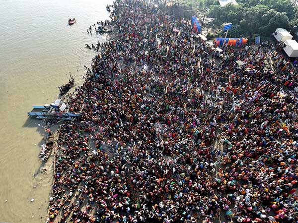 রাসপূর্ণিমায় পুণ্যস্নানে গিয়ে পদপিষ্টে মৃত্যু ৪ পুণ্যার্থী রাসপূর্ণিমায় পুণ্যস্নানে গিয়ে পদপিষ্টে মৃত্যু ৪ পুণ্যার্থী