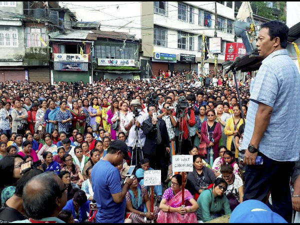 ‘তুরুপের তাস’ নিয়ে পাহাড় বৈঠকে স্বমহিমায় মমতা, গুরুংয়ের আসনে তাহলে কে
