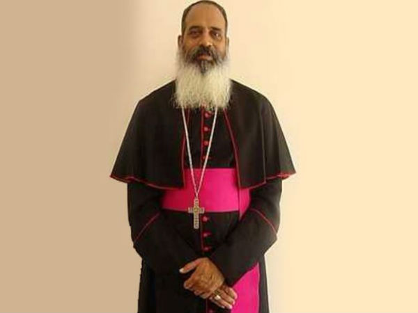 এমনই মন্তব্যের জেরে গুজরাতের আর্চবিশপকে নোটিশ কমিশনের এমনই মন্তব্যের জেরে গুজরাতের আর্চবিশপকে নোটিশ কমিশনের