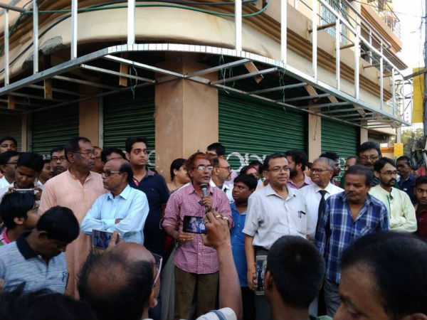 বালুরঘাটে প্রতিবাদী সভা করতে গিয়ে আক্রান্ত অম্বিকেশ-বিকাশ-মন্দাক্রান্তা, দর্শক পুলিশ বালুরঘাটে প্রতিবাদী সভা করতে গিয়ে আক্রান্ত অম্বিকেশ-বিকাশ-মন্দাক্রান্তা, দর্শক পুলিশ