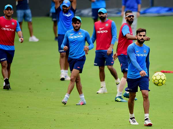 রাজকোটে কী হবে বিরাটদের রাজ, প্রহর গুনছেন ভারতীয় ফ্যানরা রাজকোটে কী হবে বিরাটদের রাজ, প্রহর গুনছেন ভারতীয় ফ্যানরা