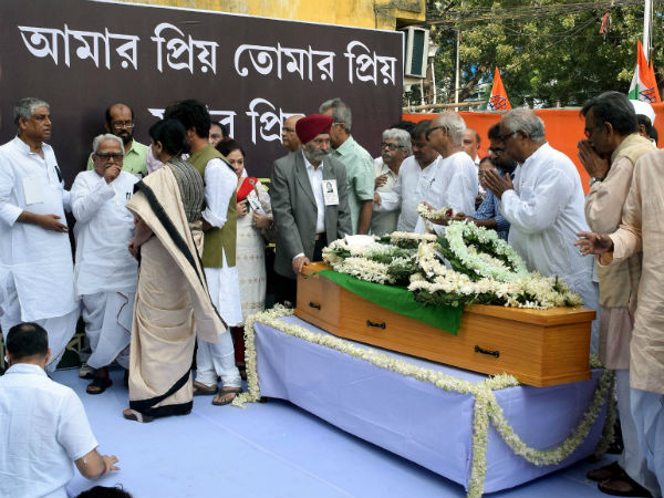 প্রয়াত প্রিয়রঞ্জন মিলিয়ে দিলেন ডান-বামপন্থীদের, পথ চেয়ে শ্রদ্ধাবনত রায়গঞ্জ 