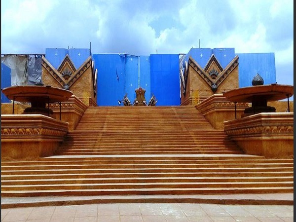 ছবির মত সাজানো মাহিষ্মতী সাম্রাজ্য, এবার ঘুরে দেখতে পারেন আপনিও ছবির মত সাজানো মাহিষ্মতী সাম্রাজ্য, এবার ঘুরে দেখতে পারেন আপনিও