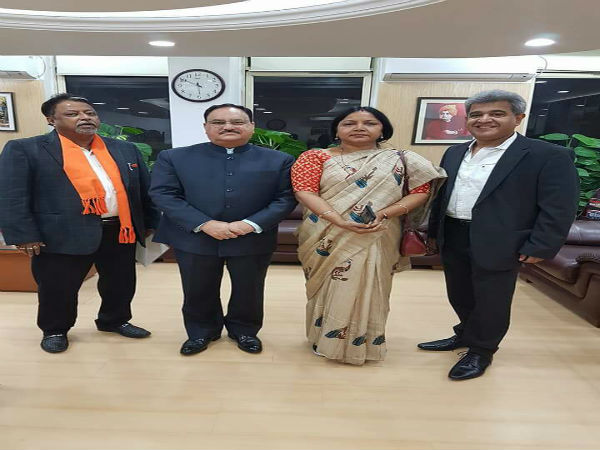 দিল্লিতে অভিষেকের বিরুদ্ধে মানহানির মামলা মুকুলের, বিস্তারিত জেনে নিন