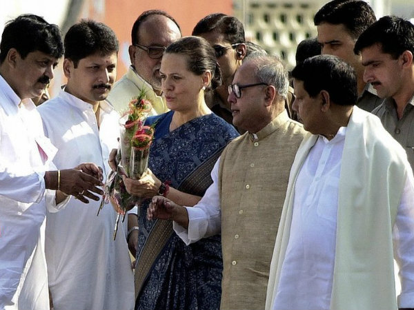 প্রয়াত প্রিয়, স্যোশাল মিডিয়ায় নিরুত্তাপ তাবড় কংগ্রেস নেতারা প্রয়াত প্রিয়, স্যোশাল মিডিয়ায় নিরুত্তাপ তাবড় কংগ্রেস নেতারা