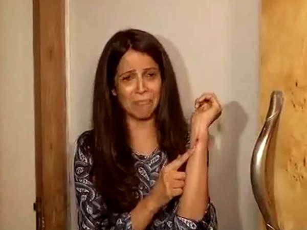 ধর্মের কাটায় স্বামীর হাতে মার খেয়ে যা হল এই মডেলের ধর্মের কাটায় স্বামীর হাতে মার খেয়ে যা হল এই মডেলের