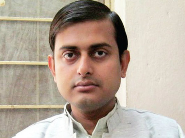 ইউটিউবের বিরুদ্ধে ১০ কোটি টাকার ক্ষতিপূরণ মামলা করতে চলেছেন শঙ্কুদেব ইউটিউবের বিরুদ্ধে ১০ কোটি টাকার ক্ষতিপূরণ মামলা করতে চলেছেন শঙ্কুদেব