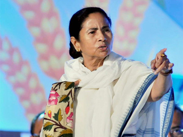 উত্তরকন্যায় মুখ্যমন্ত্রীর প্রশাসনিক বৈঠক, বকেয়া কাজ শেষের নির্দেশ উত্তরকন্যায় মুখ্যমন্ত্রীর প্রশাসনিক বৈঠক, বকেয়া কাজ শেষের নির্দেশ