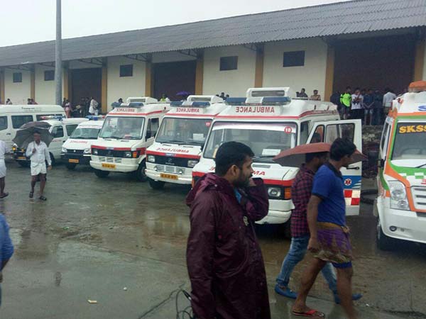 নৌ জাহাজ আনা হয়েছে