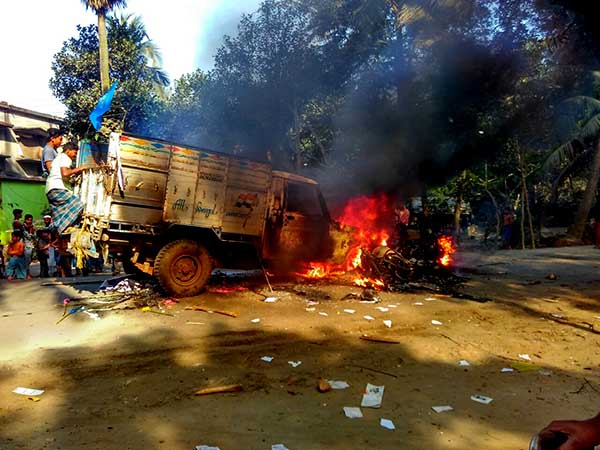 বছর শেষে ফের উত্তপ্ত ভাঙড়, পাওয়ার গ্রিড আন্দোলনকে ঘিরে ব্যাপক বোমাবাজি, গুলি