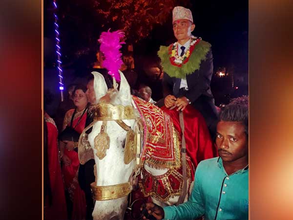 তেরে ঘর আয়া ম্যায় আয়া তুঝকো লেনে তেরে ঘর আয়া ম্যায় আয়া তুঝকো লেনে