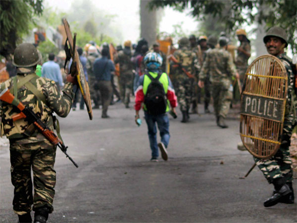 অশান্ত পাহাড়ে টয় ট্রেনে কোপ