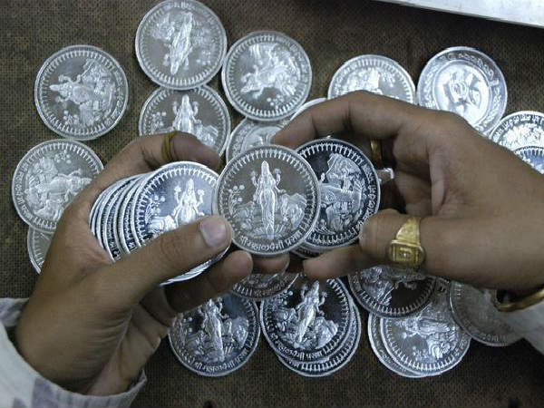 রুপোর কয়েন রুপোর কয়েন