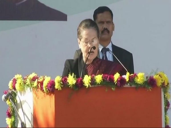 সব থেকে বেশি সময়ের জন্য ছিলেন সনিয়া
