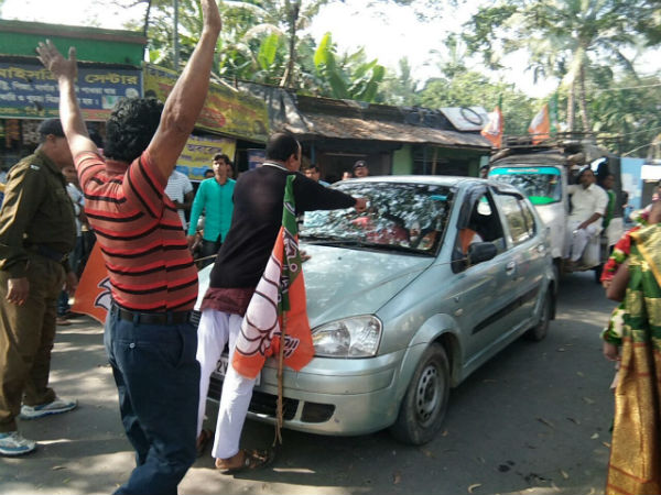 দিলীপ ঘোষের গাড়ি ঘিরে বিক্ষোভ