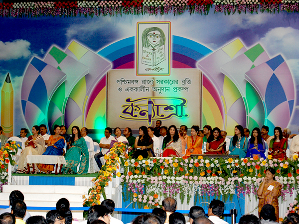 দেড়ঘণ্টার চিত্রনাট্যে ‘কন্যাশ্রী’ এবার যাত্রাপালায় দেড়ঘণ্টার চিত্রনাট্যে ‘কন্যাশ্রী’ এবার যাত্রাপালায়