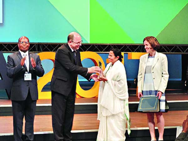 ‘হেগে’র মঞ্চে বাজিমাত মমতার ‘কন্যাশ্রী’র ‘হেগে’র মঞ্চে বাজিমাত মমতার ‘কন্যাশ্রী’র