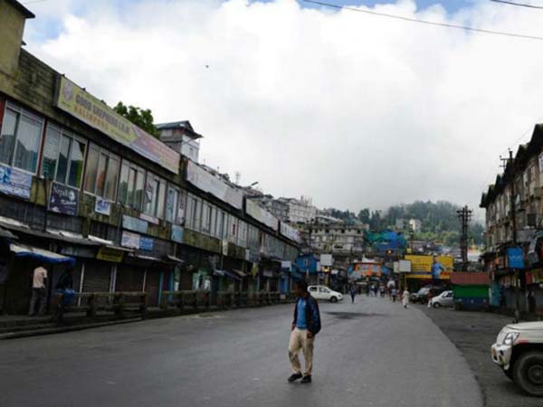 ভাষা আন্দোলন বদলে গেল পাহাড়ে বনধে