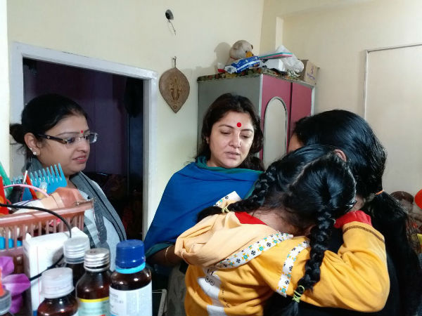নির্যাতিতা শিশুর পাশে বিজেপির ২ নেত্রী নির্যাতিতা শিশুর পাশে বিজেপির ২ নেত্রী