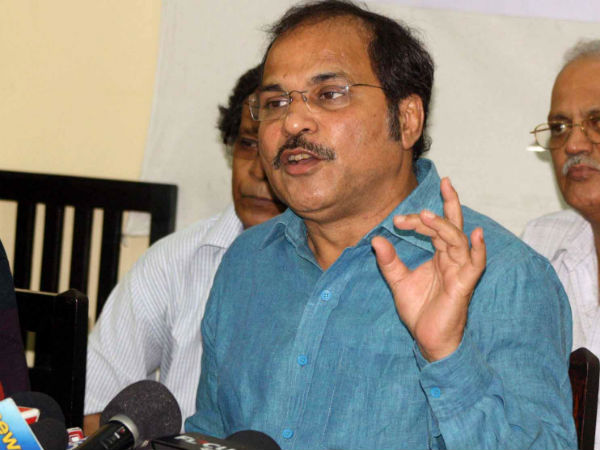রাজনৈতিক নেতা হিসেবে প্রথমে এলাকায় অধীর