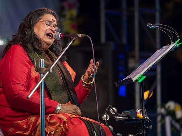 পার্ক স্ট্রিটে চাঁদের হাট পার্ক স্ট্রিটে চাঁদের হাট