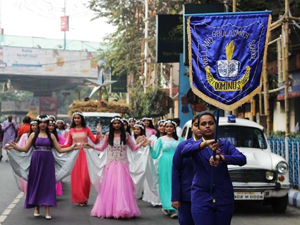 ক্রিসমাসের উৎসবে রঙীন পার্ক স্ট্রিট ক্রিসমাসের উৎসবে রঙীন পার্ক স্ট্রিট