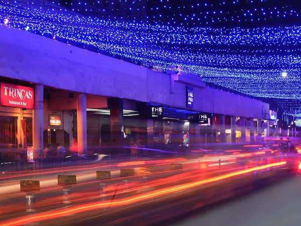 আলোয় মালায় সেজে থাকা পার্ক স্ট্রিট আলোয় মালায় সেজে থাকা পার্ক স্ট্রিট