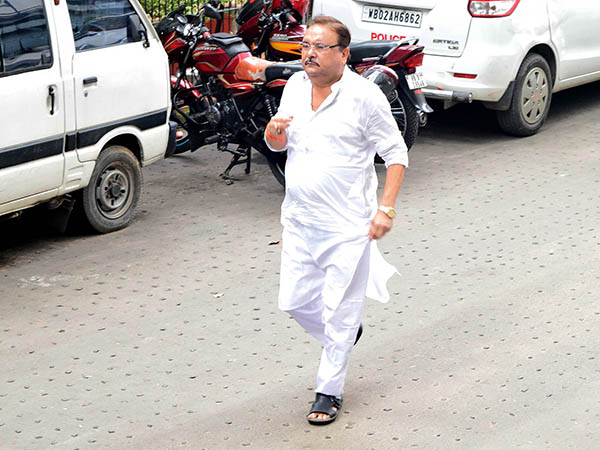 রাস্তার লোক মদনের অভিষেক-বার্তা রাস্তার লোক মদনের অভিষেক-বার্তা