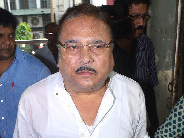 চোখে জল, তবু প্রতিবাদে ‘না’ অভিমানী মদনের চোখে জল, তবু প্রতিবাদে ‘না’ অভিমানী মদনের