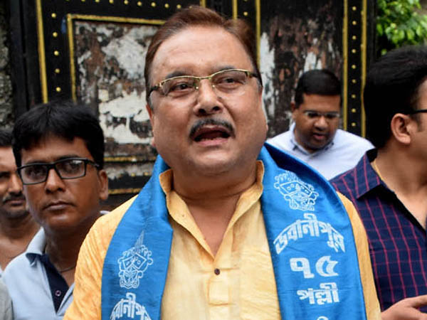 তবে কি মদন ব্রাত্য! কী ইঙ্গিত দিল একুশের মঞ্চ তবে কি মদন ব্রাত্য! কী ইঙ্গিত দিল একুশের মঞ্চ