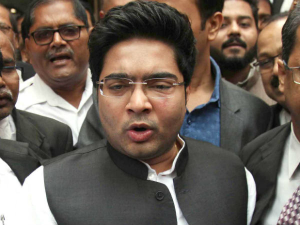 আর্থিক দুর্নীতির লড়াইয়ে বাবুলের বিরুদ্ধে মামলা অভিষেকের
