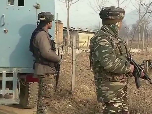 পুলওয়ামায় সিআরপিএফের ক্যাম্পে জঙ্গি হামলা, মৃত ২ জওয়ান, আহত ৩ 