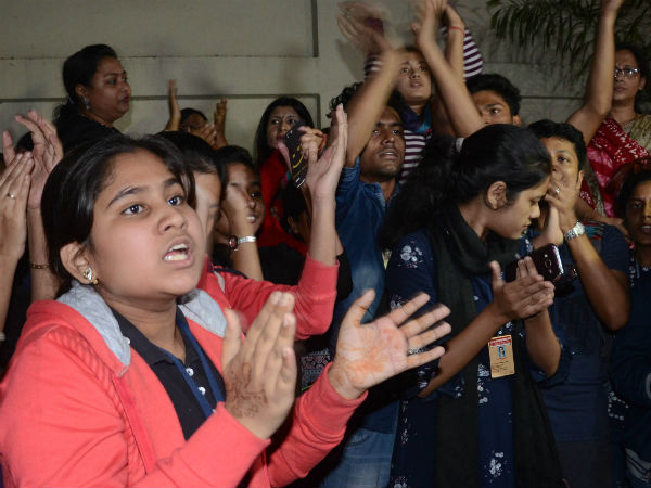 জিডি বিড়লাকাণ্ডে অপসৃত অধ্যক্ষা, ত্রিপাক্ষিক বৈঠকে ‘বিচার’ পেল নির্যাতিতা ছাত্রী