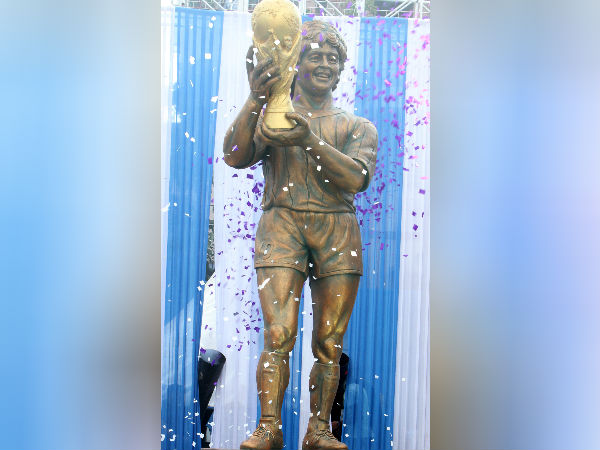 এলেন, দেখলেন, জয় করলেন, কলকাতায় ফের বাজিমাত মারাদোনার 