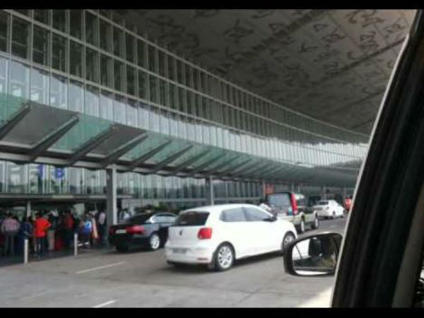 কলকাতা বিমানবন্দরে এমনই প্রতিবাদ কৌশিক সেনের, কেন এমন হল কলকাতা বিমানবন্দরে এমনই প্রতিবাদ কৌশিক সেনের, কেন এমন হল