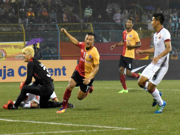 পাহাড়ি হাওয়াকে থামিয়ে জ্বলে উঠল মশাল