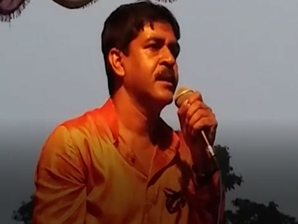 মুকুল রায়কে কুকুরেও চাটবে না, শালীনতা ছাড়িয়ে আক্রমণ মমতার দলের এই নেতার, দেখুন ভিডিও মুকুল রায়কে কুকুরেও চাটবে না, শালীনতা ছাড়িয়ে আক্রমণ মমতার দলের এই নেতার, দেখুন ভিডিও