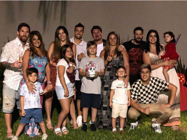  হাজির পরিবার -বন্ধুরাও