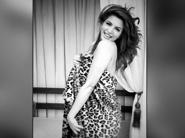 'মন' ছাড়াও আরও কয়েকটি ছবিতে অভিনয় 'মন' ছাড়াও আরও কয়েকটি ছবিতে অভিনয়