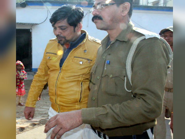 মুকুলের হাত ধরতেই আইনের ফাঁদে, সহবাস মামলার পর মারধরে জেল প্রাক্তন চেয়ারম্যানের মুকুলের হাত ধরতেই আইনের ফাঁদে, সহবাস মামলার পর মারধরে জেল প্রাক্তন চেয়ারম্যানের