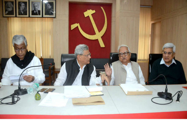 হাত ধরতে বেনজির ভোটাভুটি! কংগ্রেসই আলোচ্য সিপিএমে হাত ধরতে বেনজির ভোটাভুটি! কংগ্রেসই আলোচ্য সিপিএমে