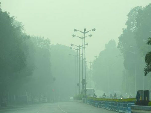 ঘন কুয়াশায় আচ্ছন্ন শহর, তাপমাত্রা কি আর কমবে, জেনে নিন